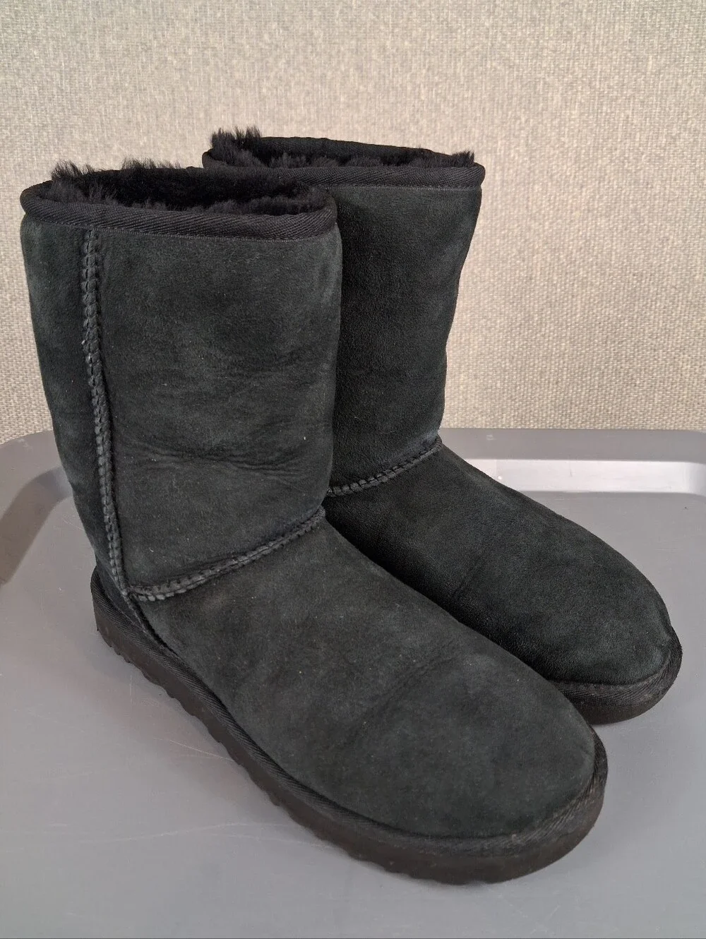 UGG Classic Short Black Suede Winter Boots Womens 8 Shearling Lined Pull-On Cozy